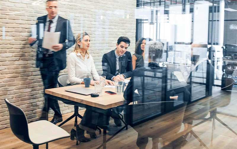 Korkeatasoinen osaaminen yhdistettynä huomioivaan asiakaspalveluun